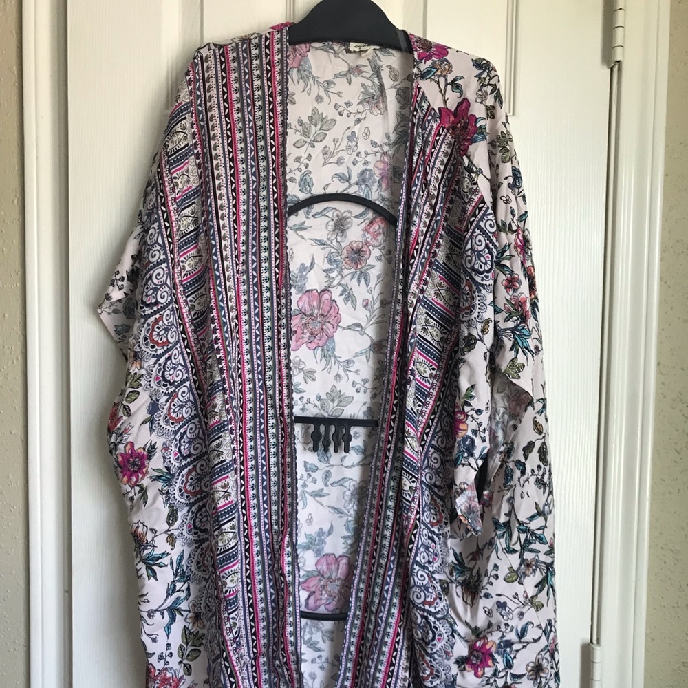 NWOT floral kimono in pretty pink.